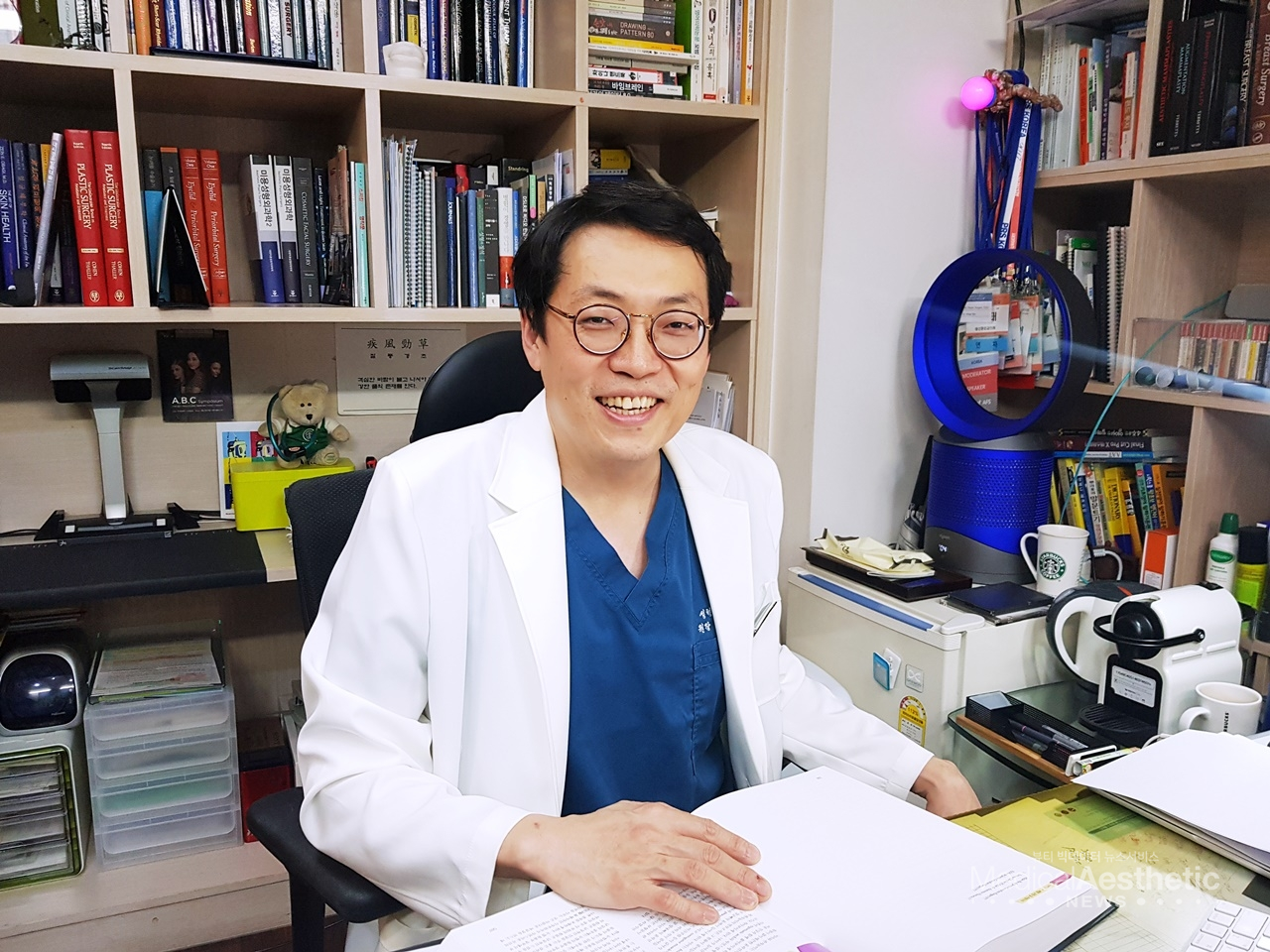 김기태 원장은 성형외과 의사이면서 '레이저 레시피'를 개발하는 재미에 빠져있다.