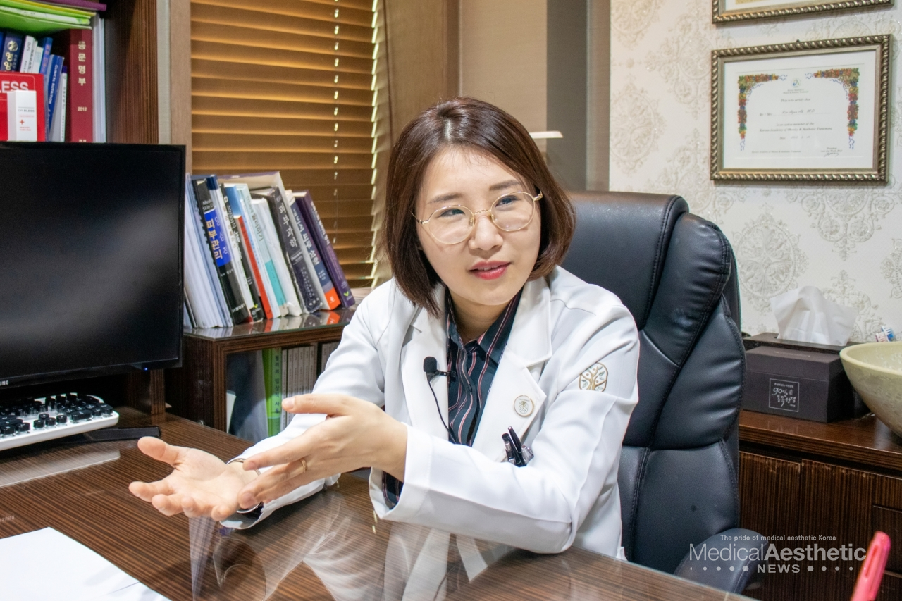 Dr. Kim explained “When the skin loses elasticity, it is easy to make stretch marks because is cannot withstand the tension, so it is good to maintain elasticity through regular exercise.