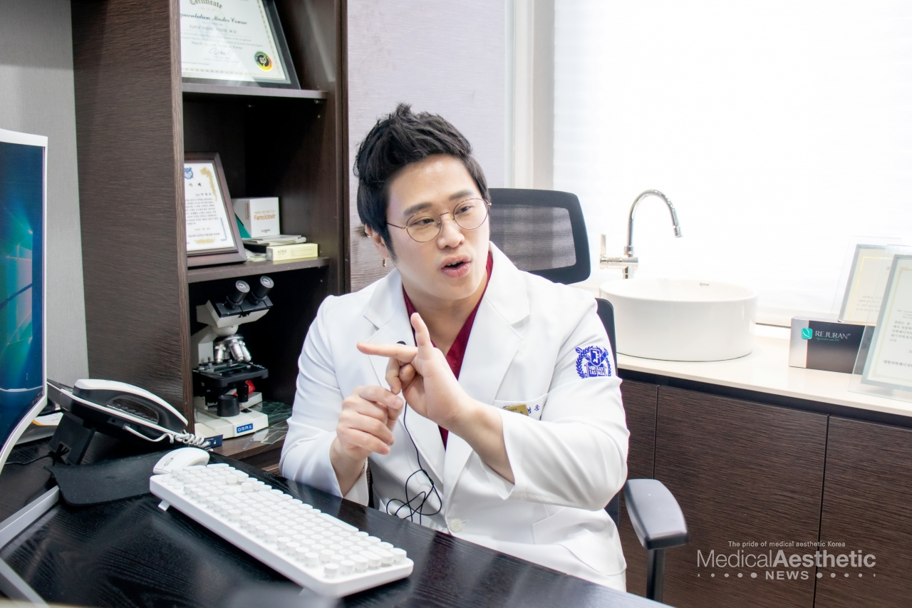 Dr. Young Woon Park explained that pico toning and laser toning are mutual complementary.