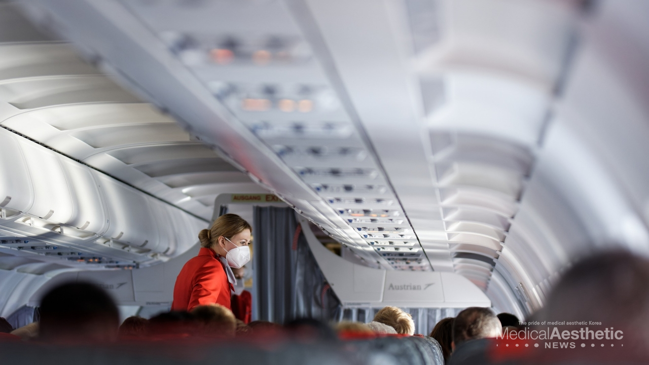 The flight attendants have susceptible skin due to constant exposure to the harsh in-flight environment.(This image is not related to the content of the article.)